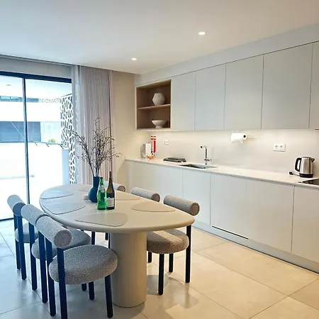 Luxury Lagos, Huge Outdoor Patio Apartment