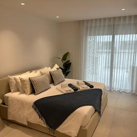 Luxury Lagos, Huge Outdoor Patio Apartment