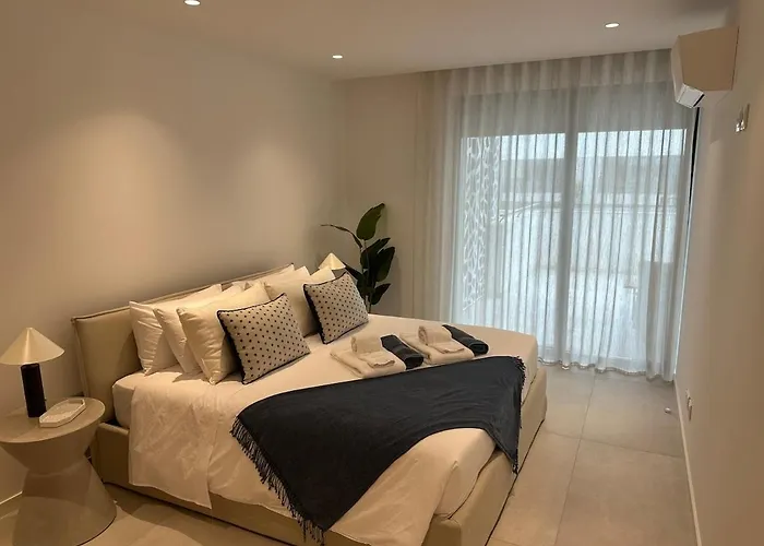 Luxury Lagos, Huge Outdoor Patio Apartment